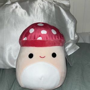 BNWT 8 inch squishmallow: Malcom the mushroom